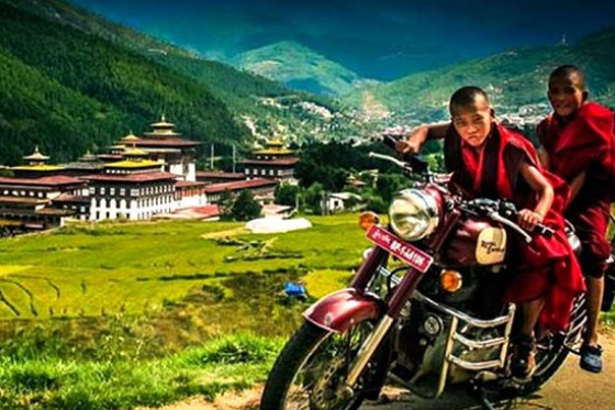 BHUTAN: Il Ruggito del Drago del Tuono – Tour in moto